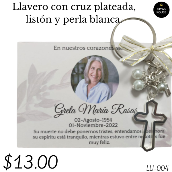 Llavero con cruz plateada