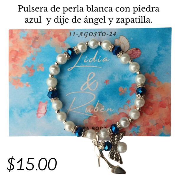 Pulsera de perla blanca con dije de ángel y zapatilla