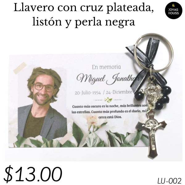Llavero con cruz plateada