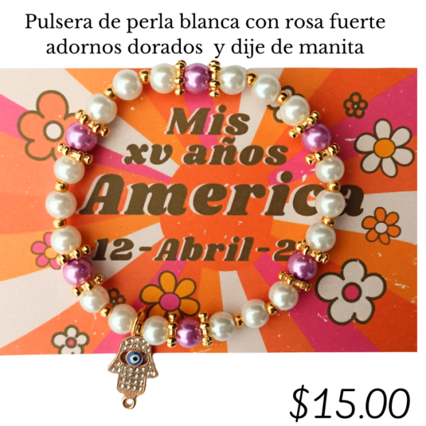 Pulsera de perla blanca con dije de manita